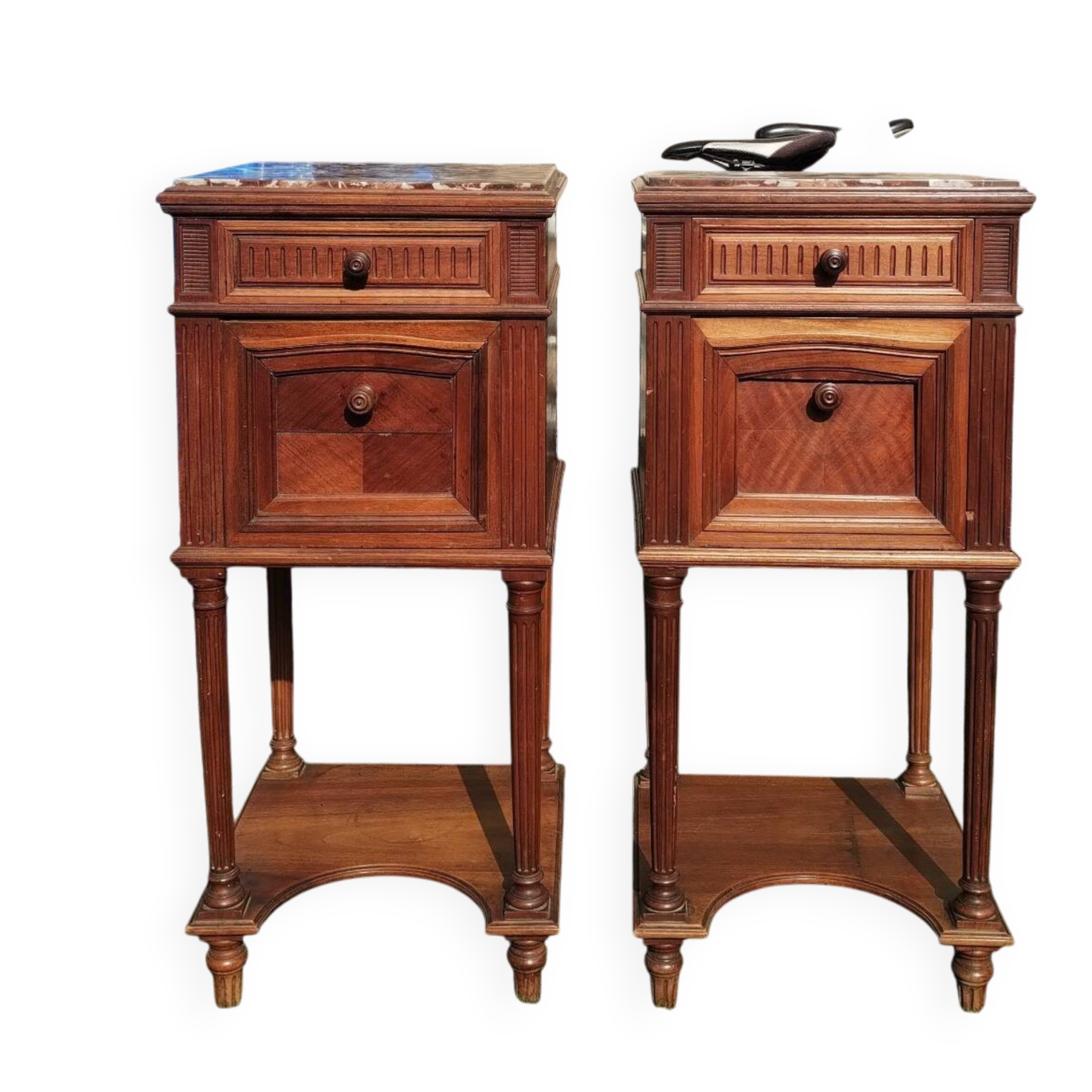 2 tables de chevets en bois massif