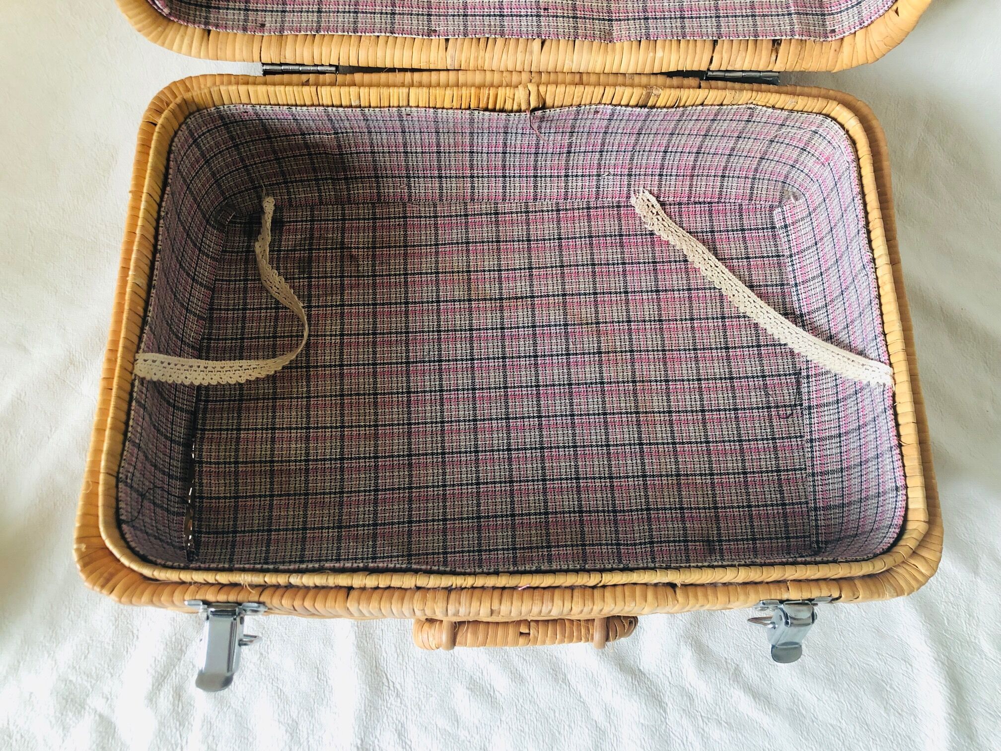 Wicker case, vintage