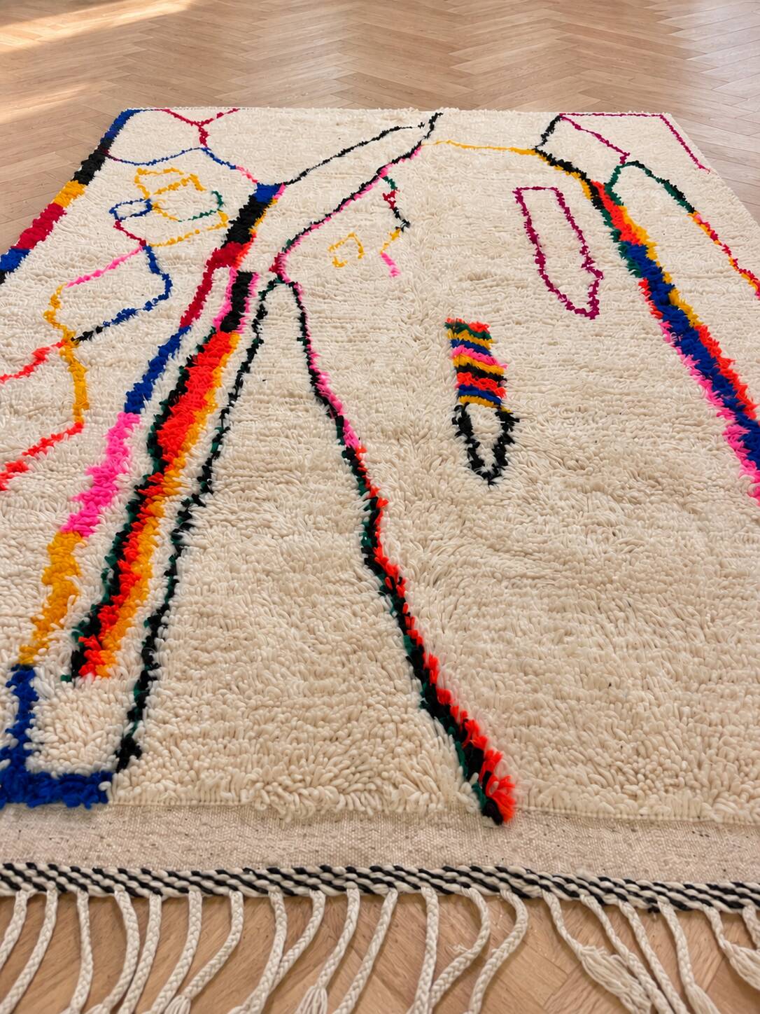 Large cream Berber rug with colourful patterns – 290 × 200 cm