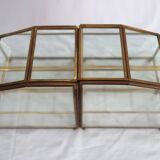 Paire de vitrines laiton doré, verre, miroir années 60