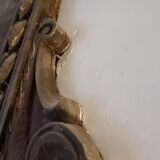 Une paire de frontons de porte très anciens