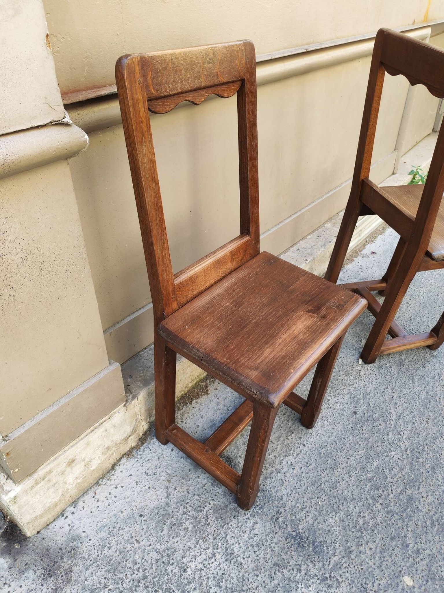 Paire de chaises Lorraines en bois brut