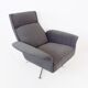 Fauteuil Kaufeld Siesta 62  grise avec pouf par Jacques Brule