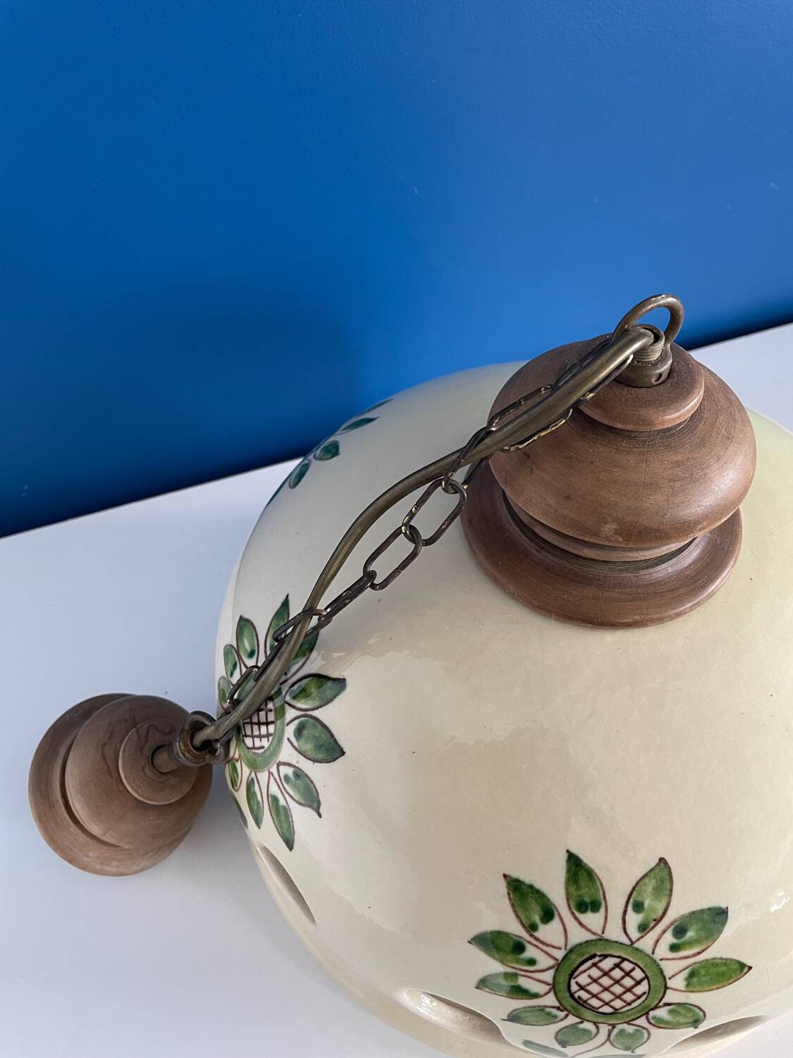 Green flower ceramic suspension