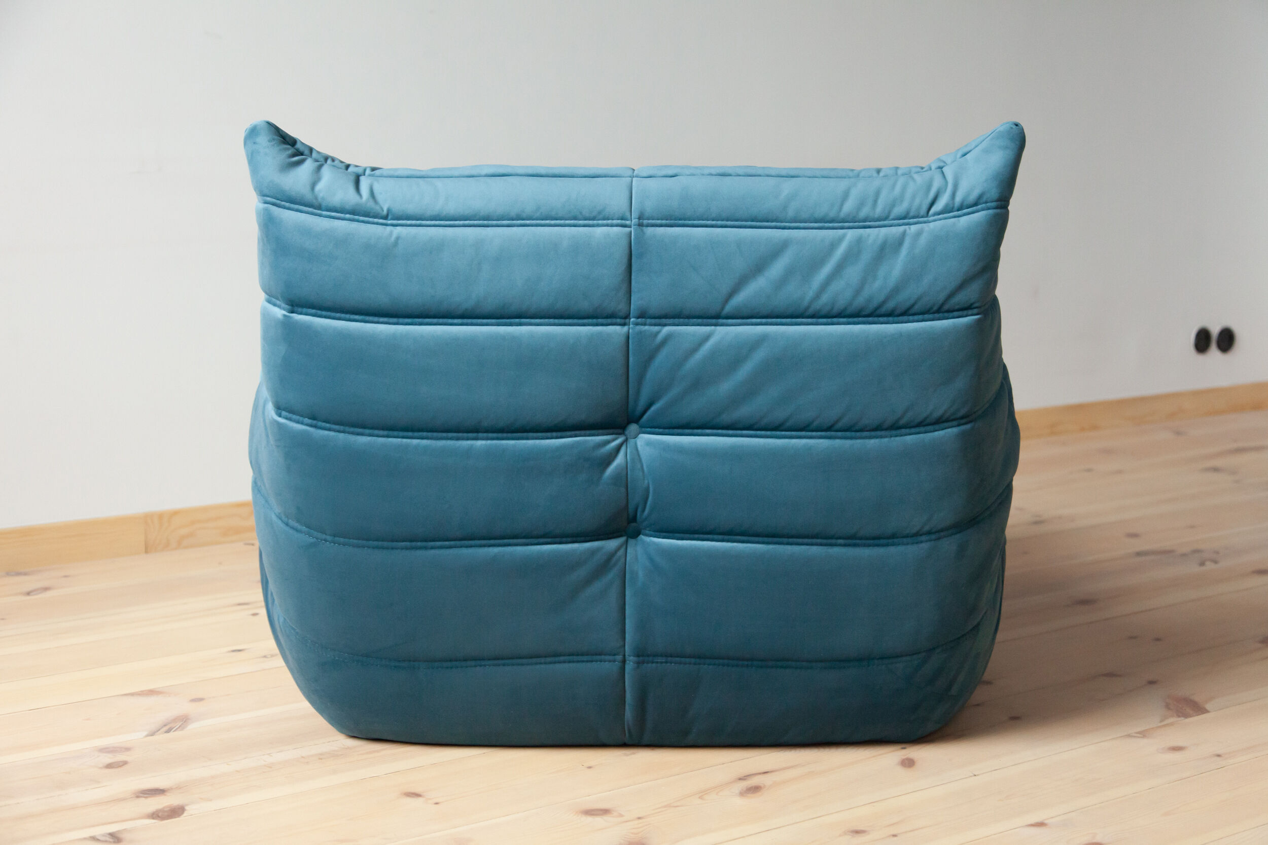 Chauffeuse et pouf "Togo" modèle dessiné par Michel Ducaroy 1973