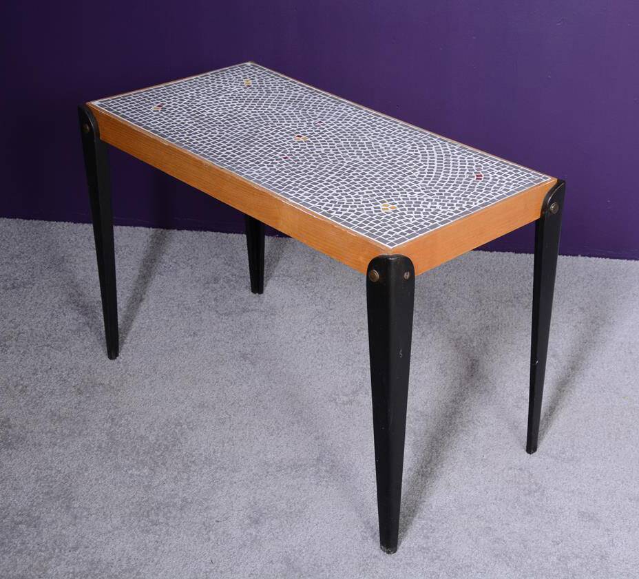 Coffee table, pedestal table dating from the 60s