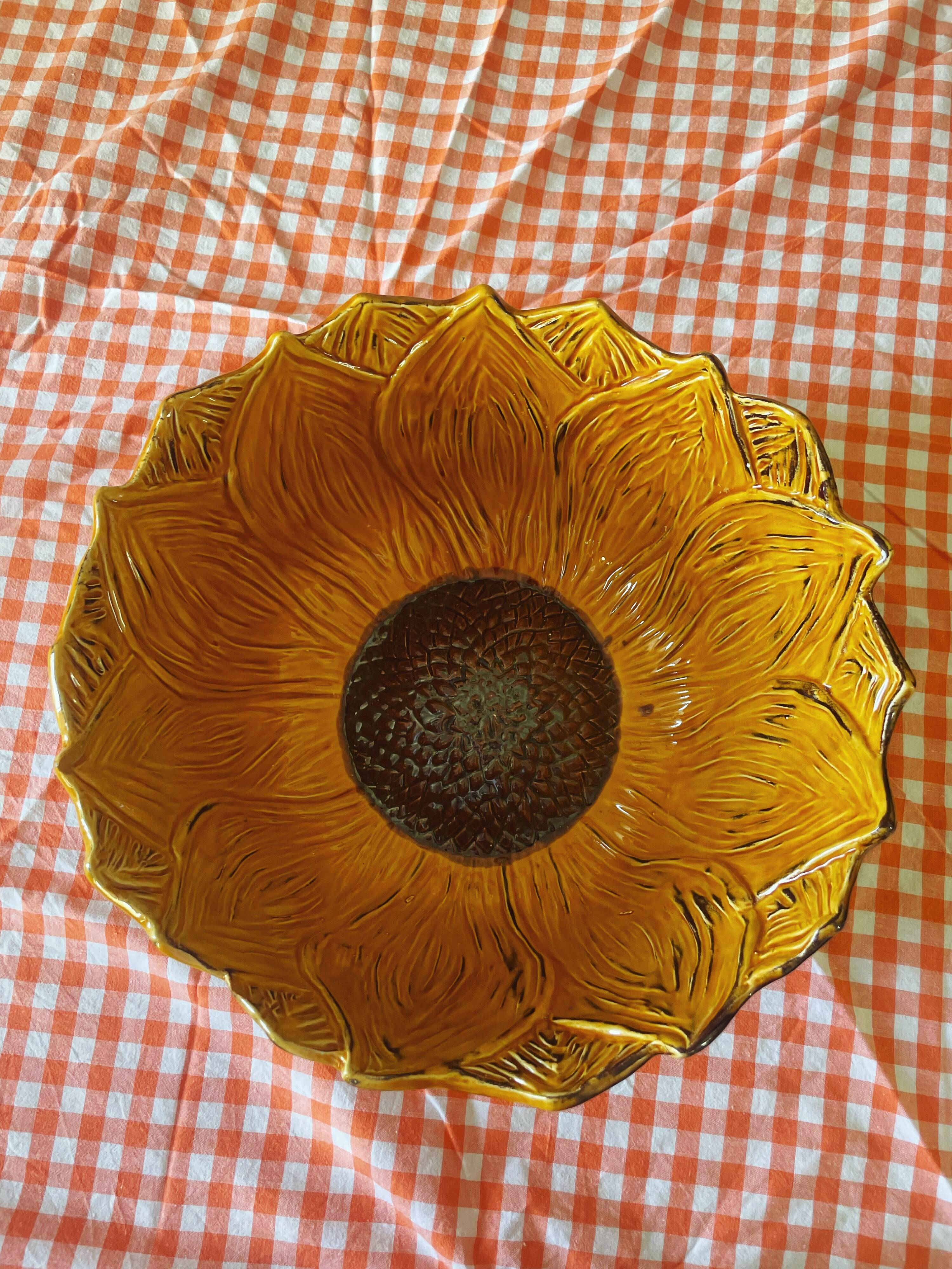Sunflower bowl in slip