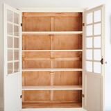 Armoire vitrée parisienne