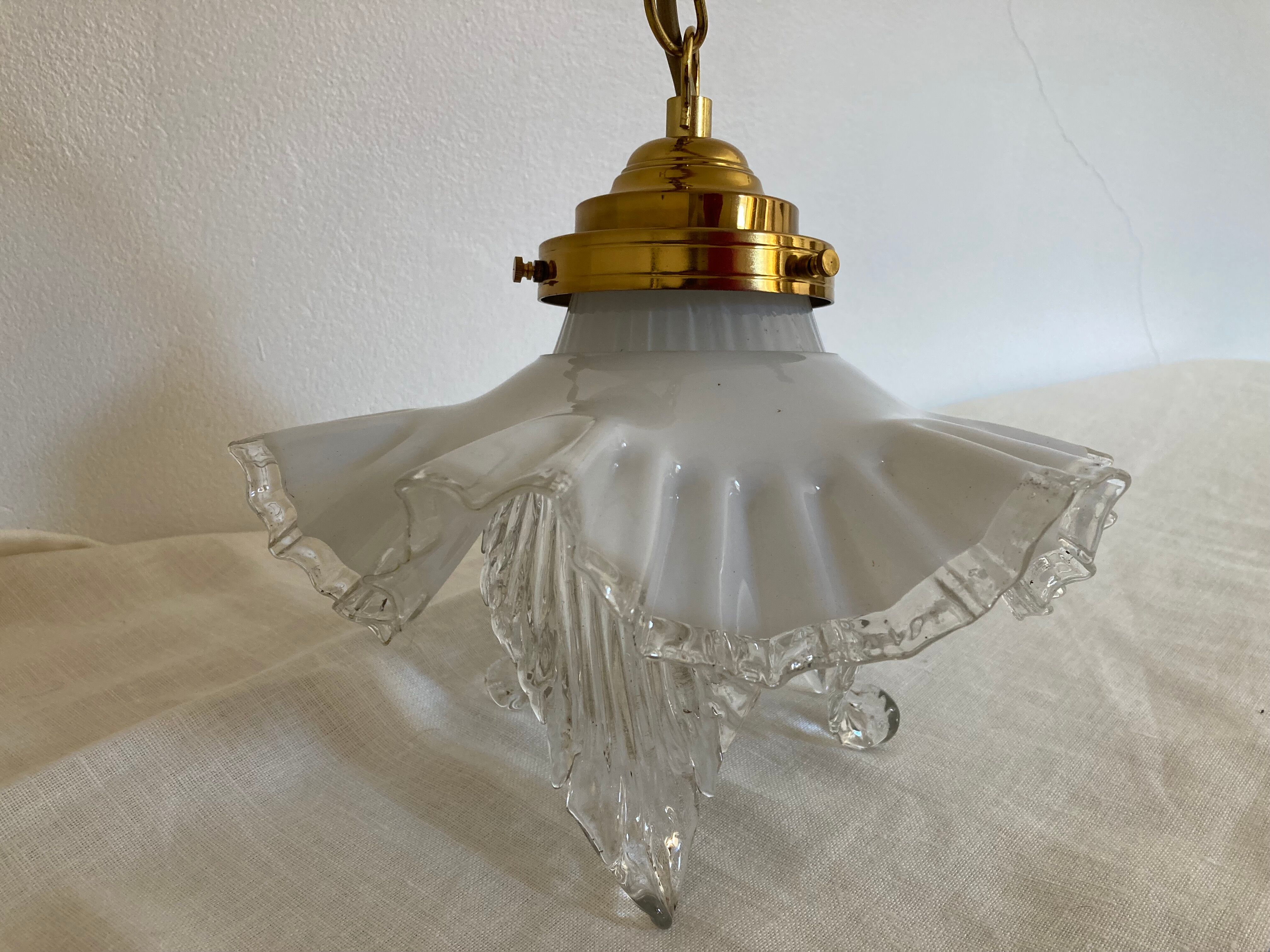 Period suspension lamp 1900 in opaline