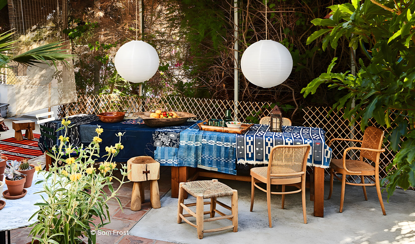 In & out: these are the kind of furniture we love both outdoors and indoors.