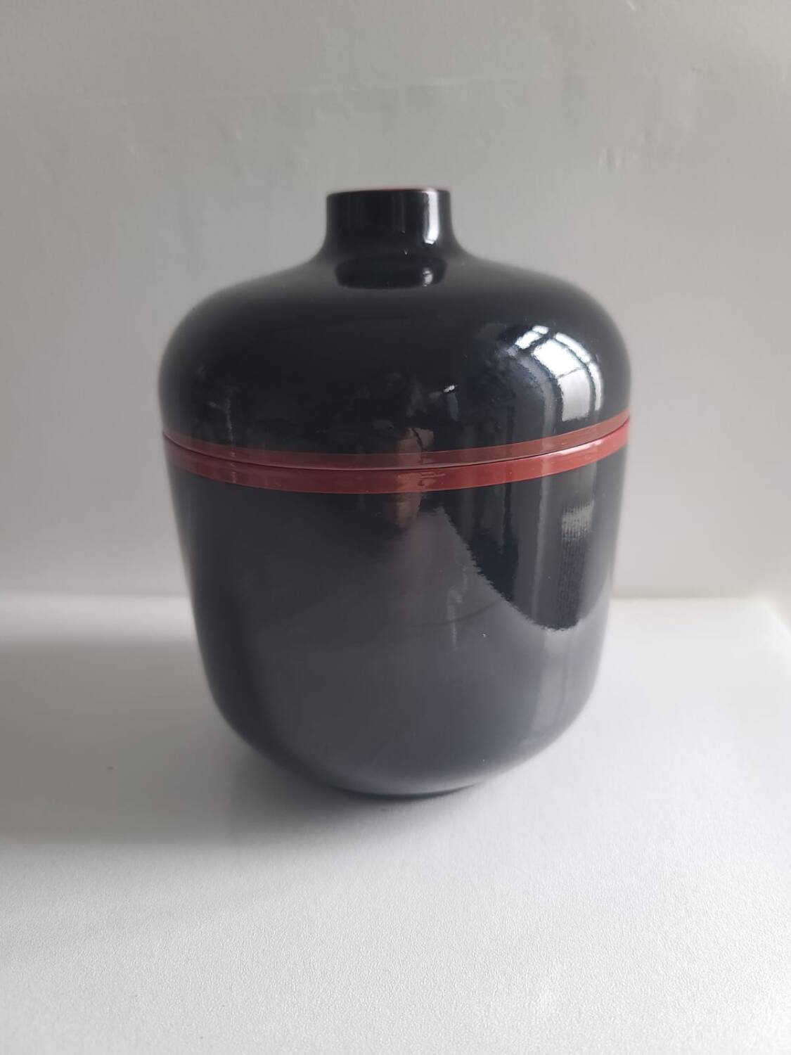 Black and red lacquered ice cube tray in a slightly tipsy Japanese style #POMR