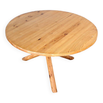 Pine round tripod dining table