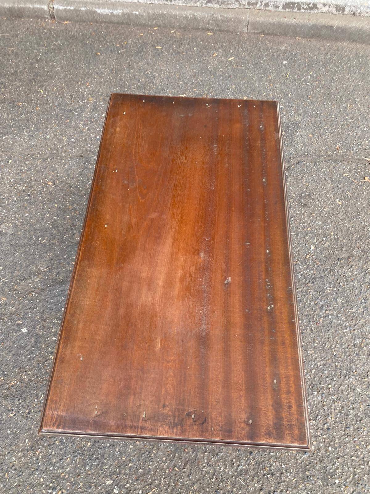 Vintage rectangular side table in solid oak from the 1920s.