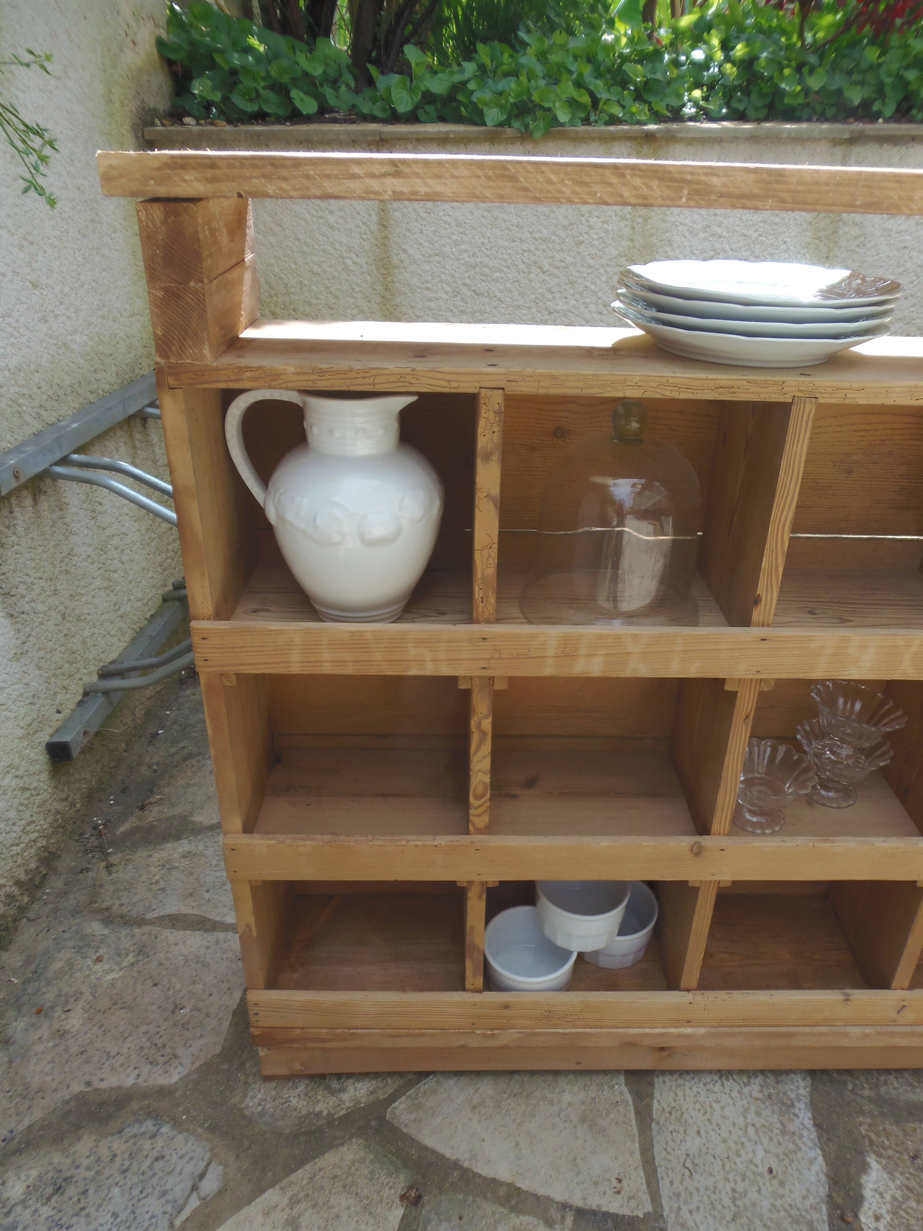 Vintage pitch pine furniture, 30 lockers, 1 niche.