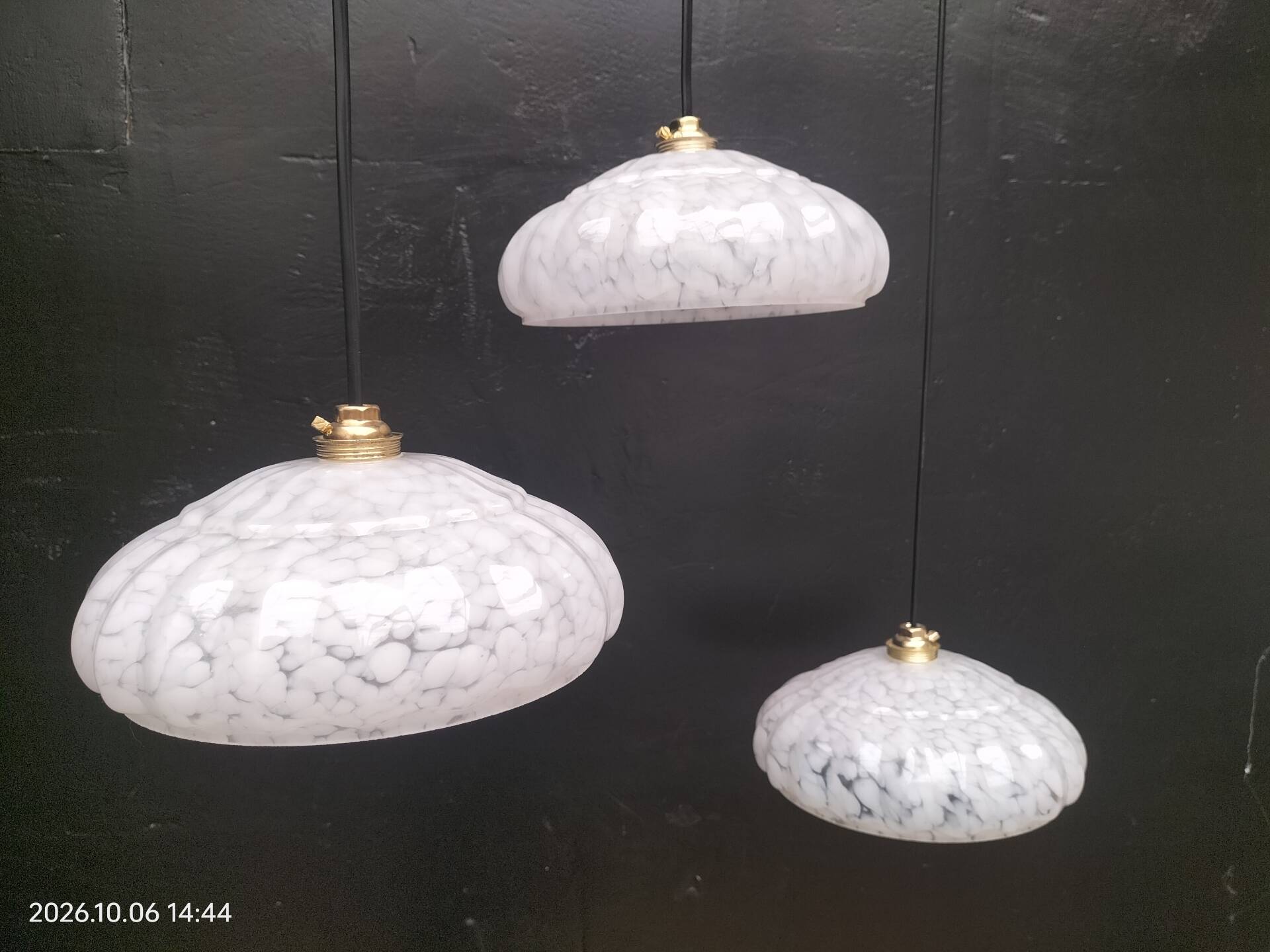 Glass suspensions from Clichy