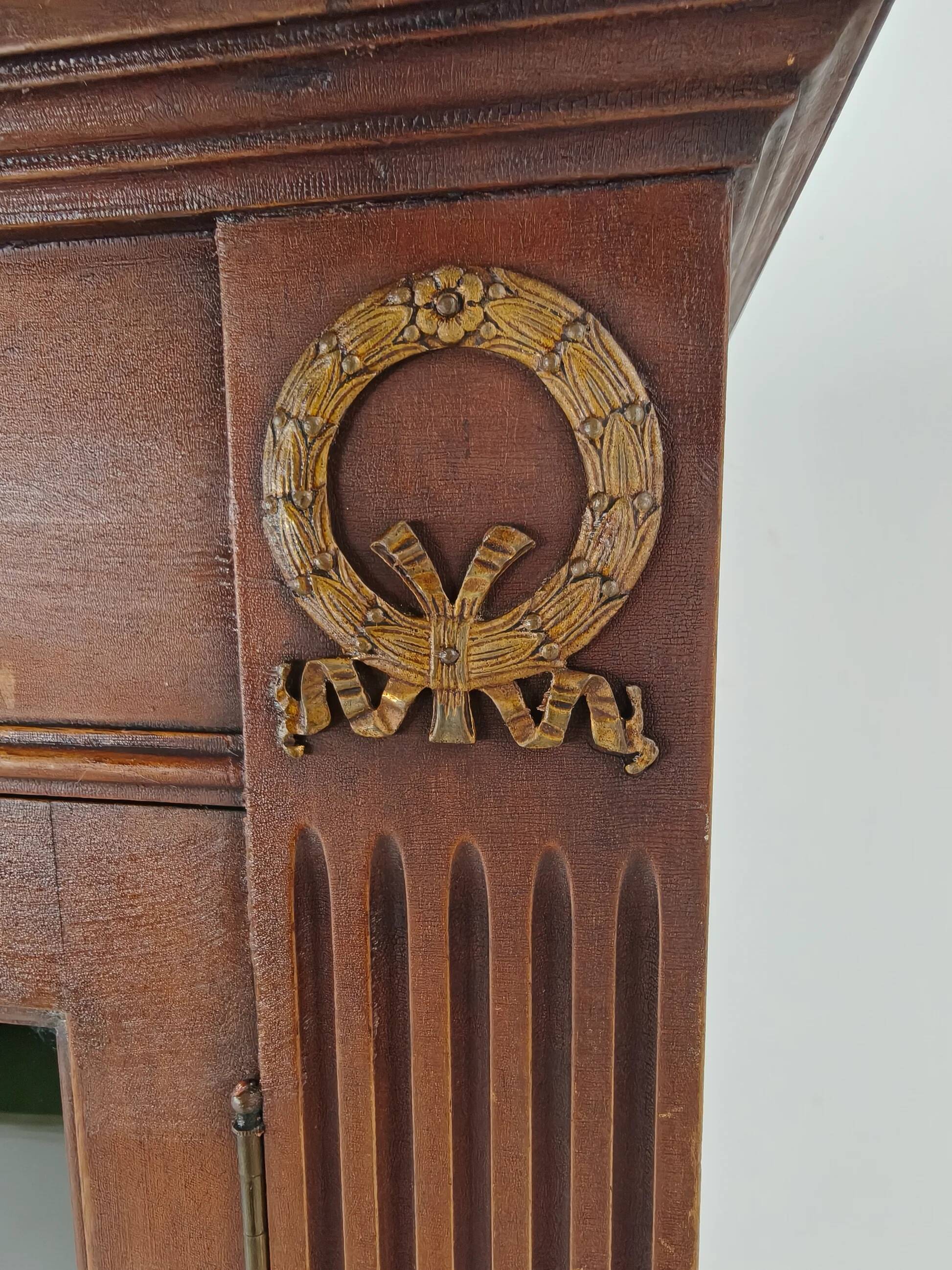 Bibliothèque vitrée en acajou du XXe siècle