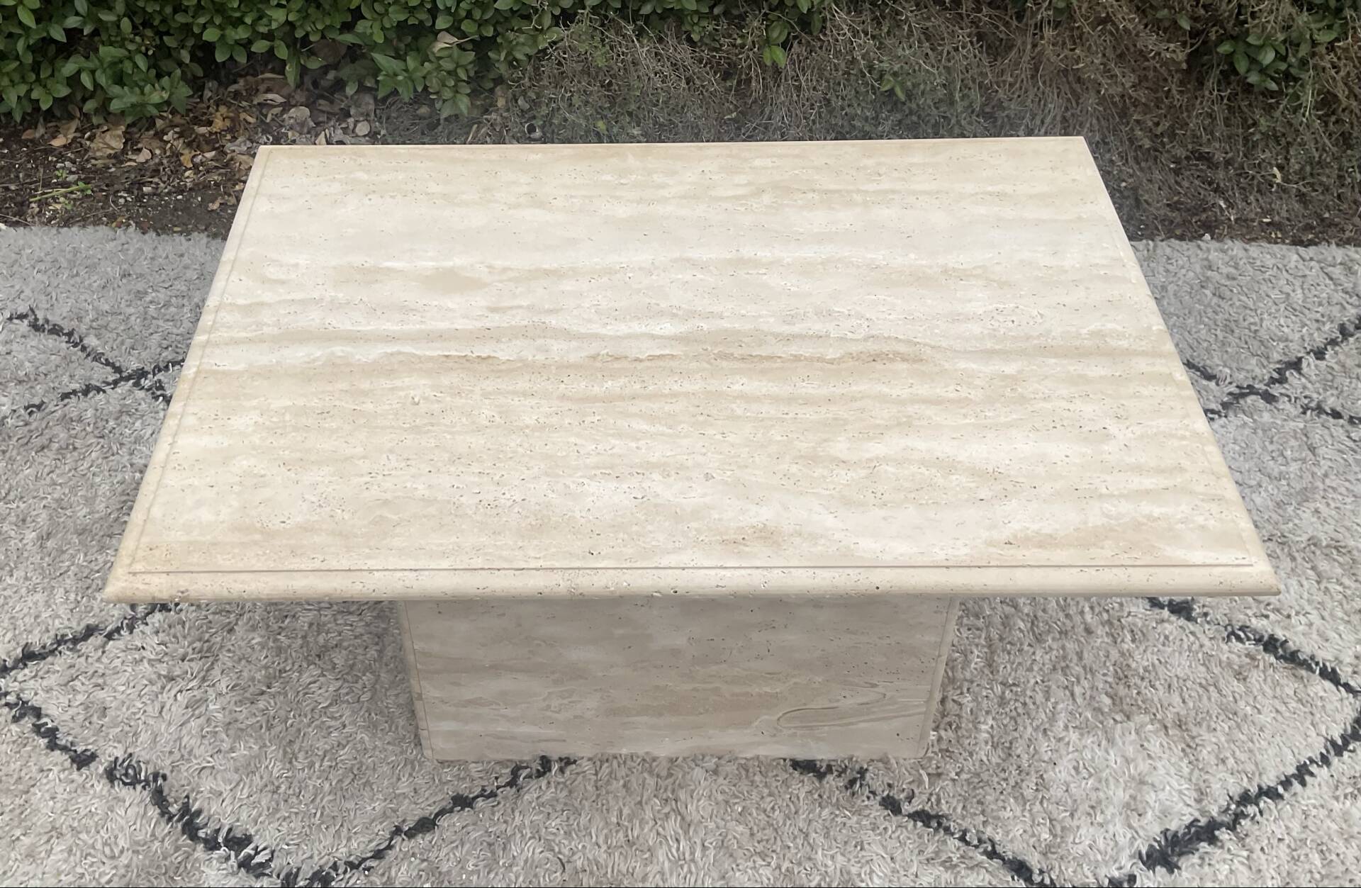 Table basse en travertin 