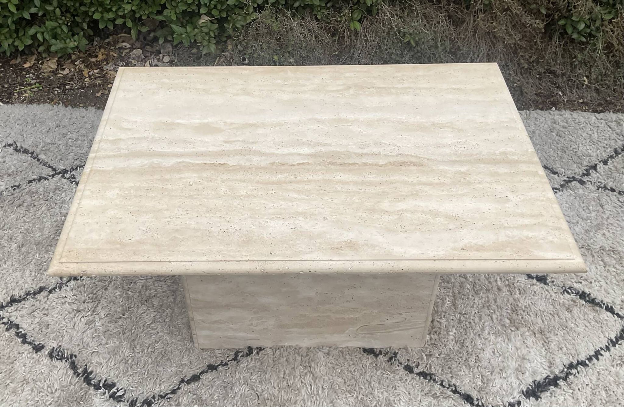 Table basse en travertin 