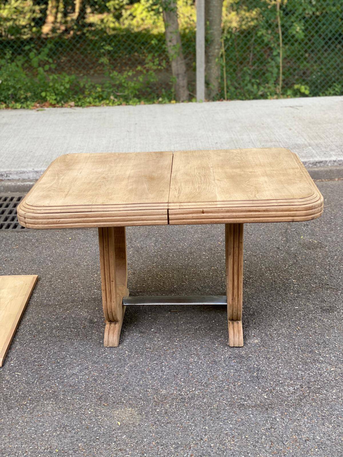 Art Deco dining table with a central pedestal, stripped in solid oak, with 2 extensions.