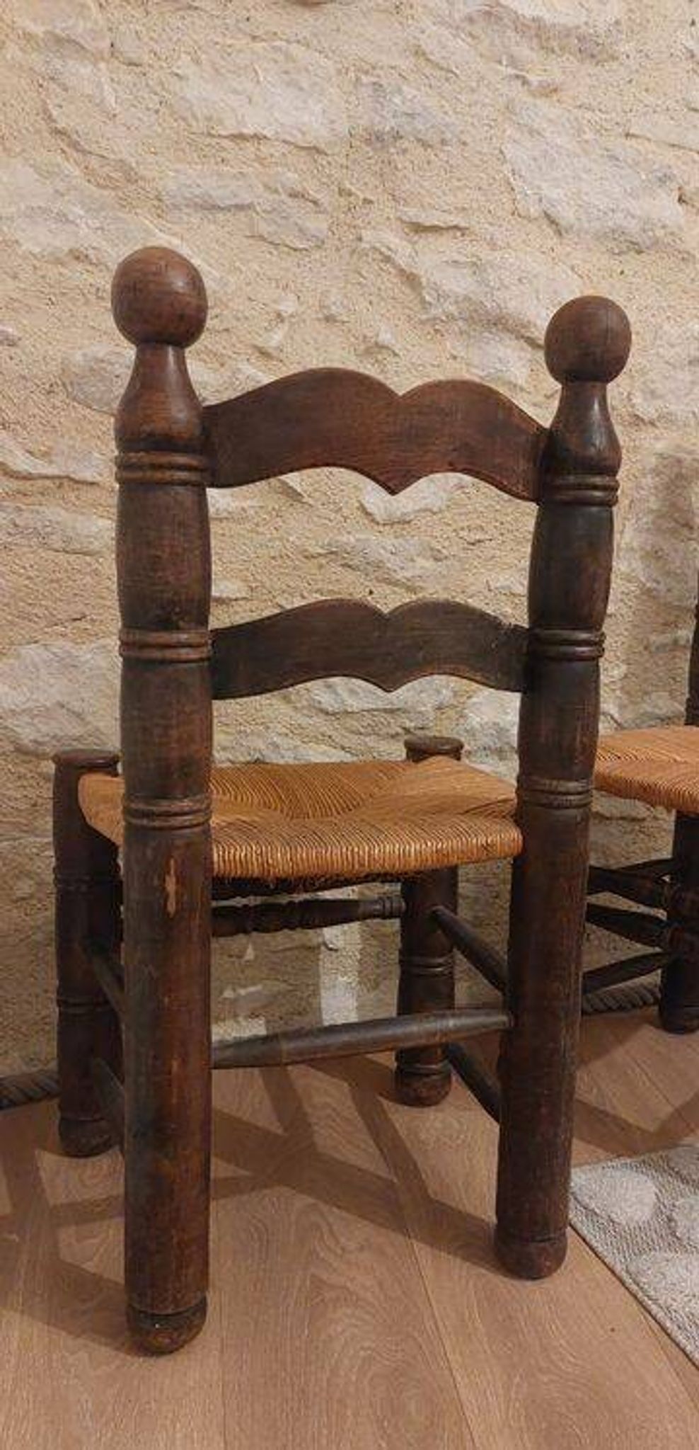 Paire de chaises brutalistes dans le goût de Dudouyt