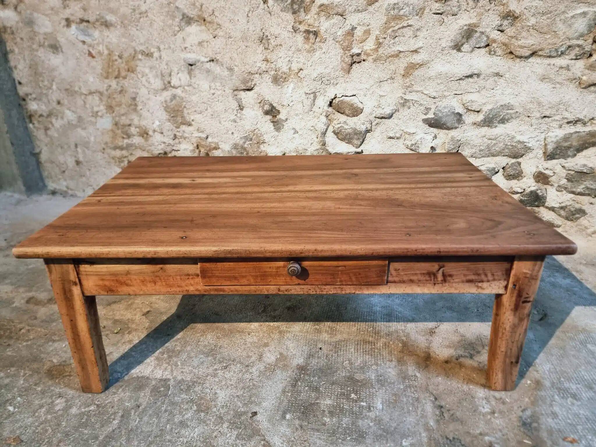 Table basse ancienne française en noyer avec tiroir – XIXe siècle, vers 1850