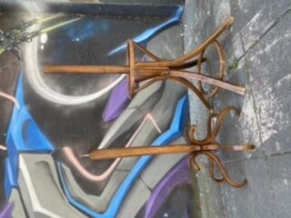 Baumann parrot coat rack