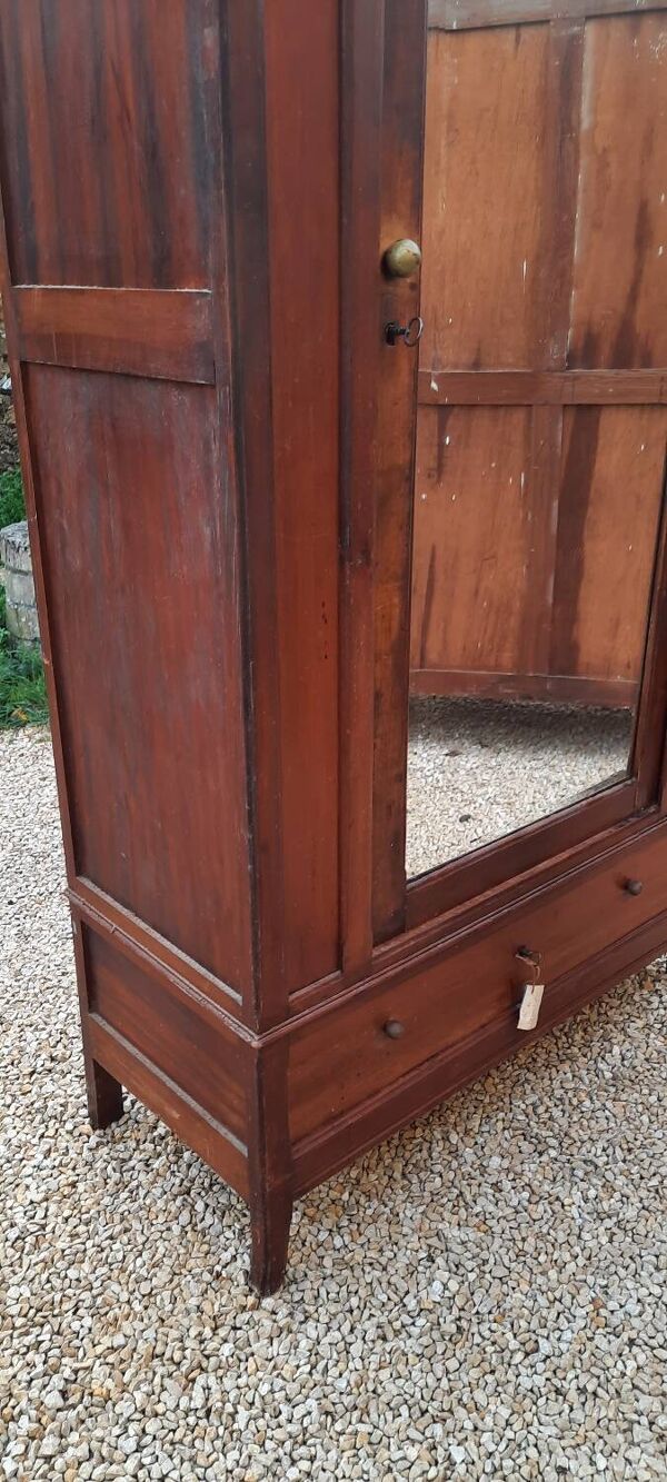 Armoire parisienne