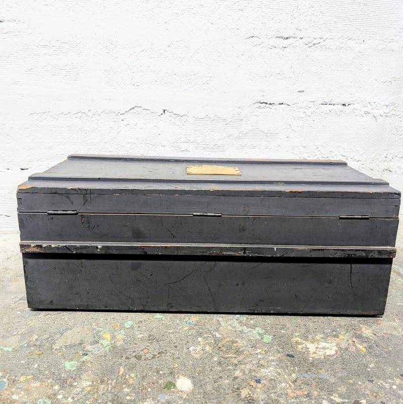 Wooden travel trunk