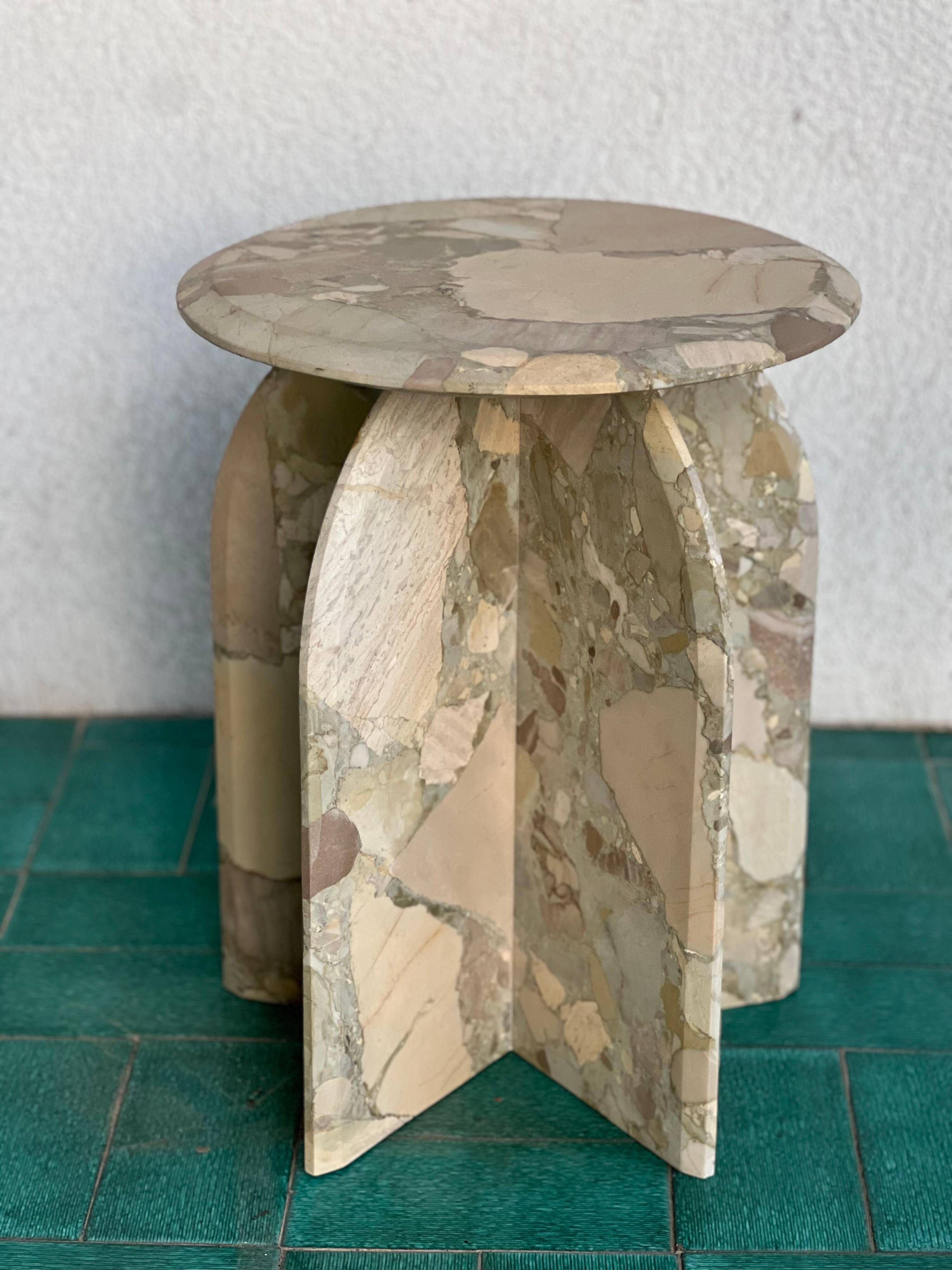 Table d'appoint sculpturale Palladio en marbre Breccia, design collectible italien