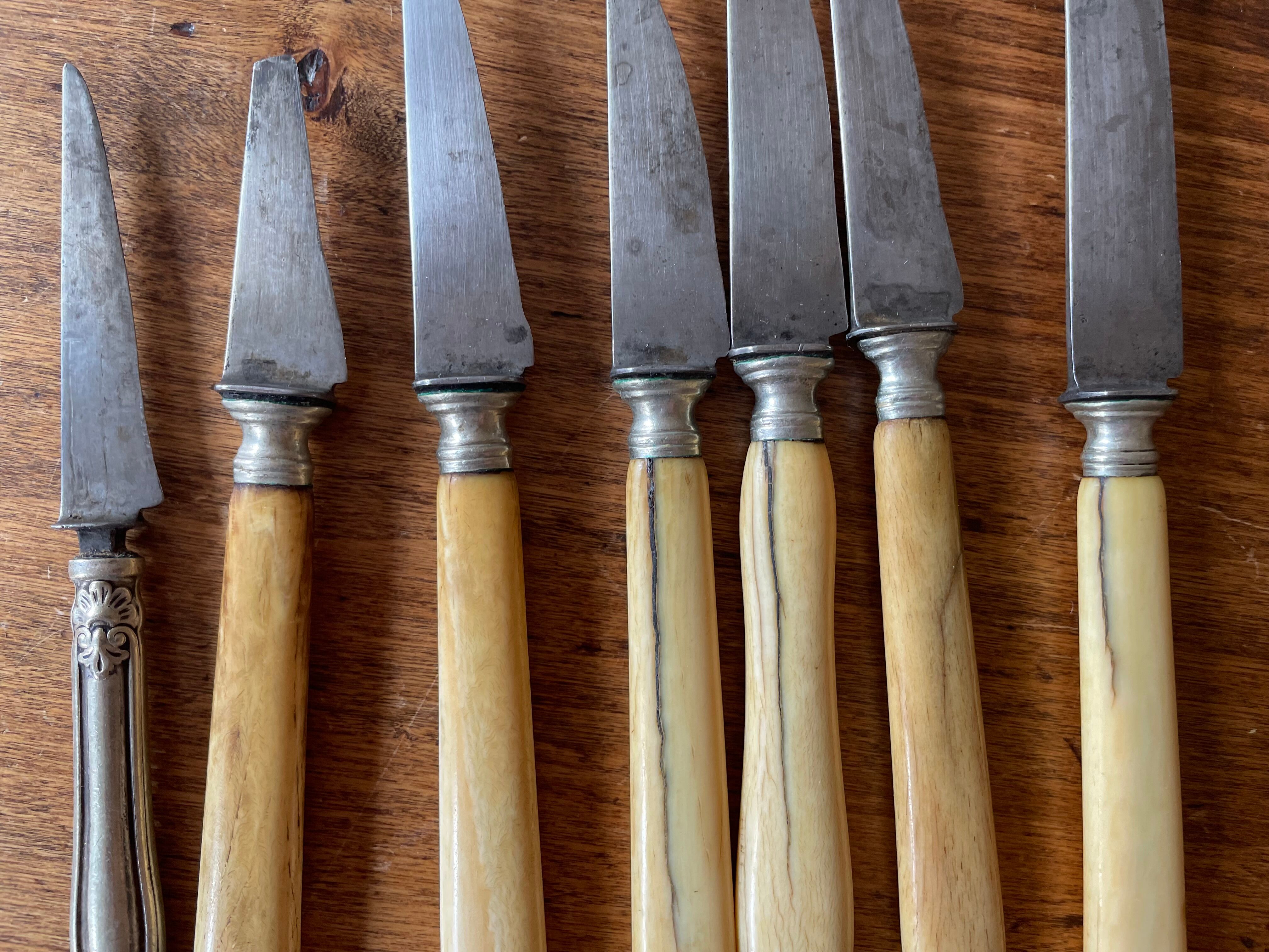16 antique knives, horn handles