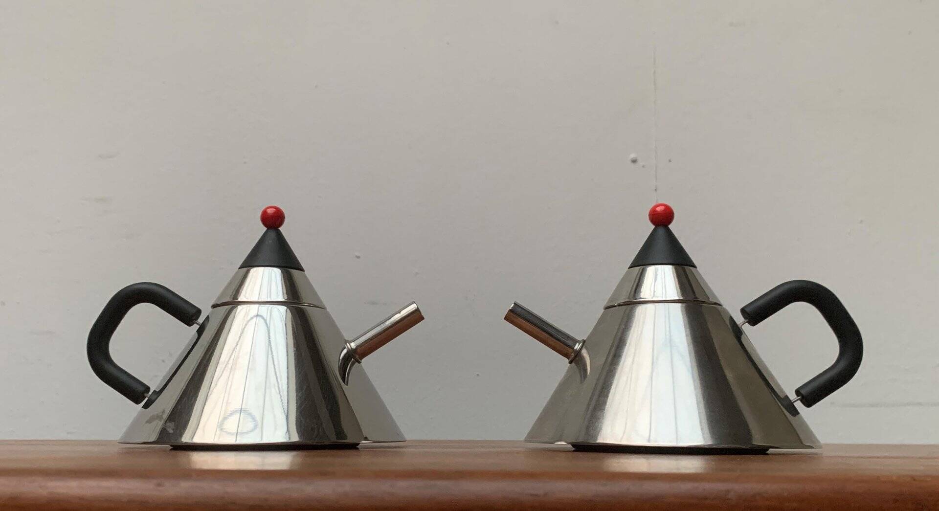 Postmodern Japanese kettle in stainless steel, set of 2