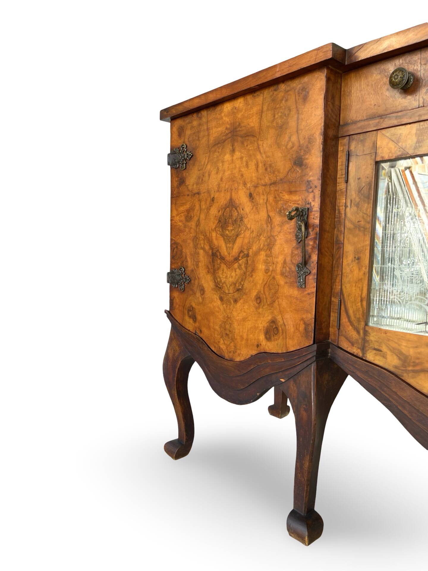 Buffet en noyer burr italien, années 1930.