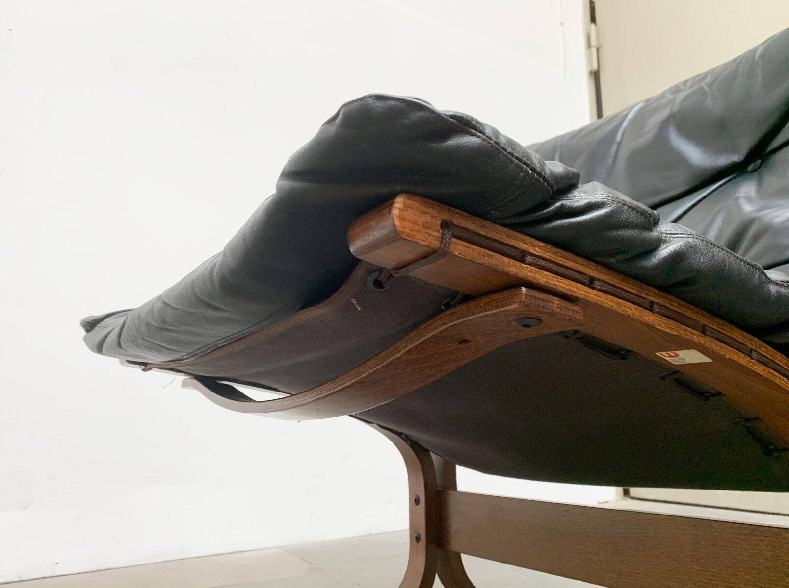 Set of 3 Norwegian Mi-Century Style Siesta Lounge Chairs and Glass Side Table by Ingmar Relling for Westnofa