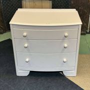 Small English chest of drawers from the 1960s in oak.