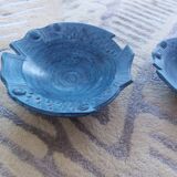 2 ceramic dishes decorated with fish (cups)
