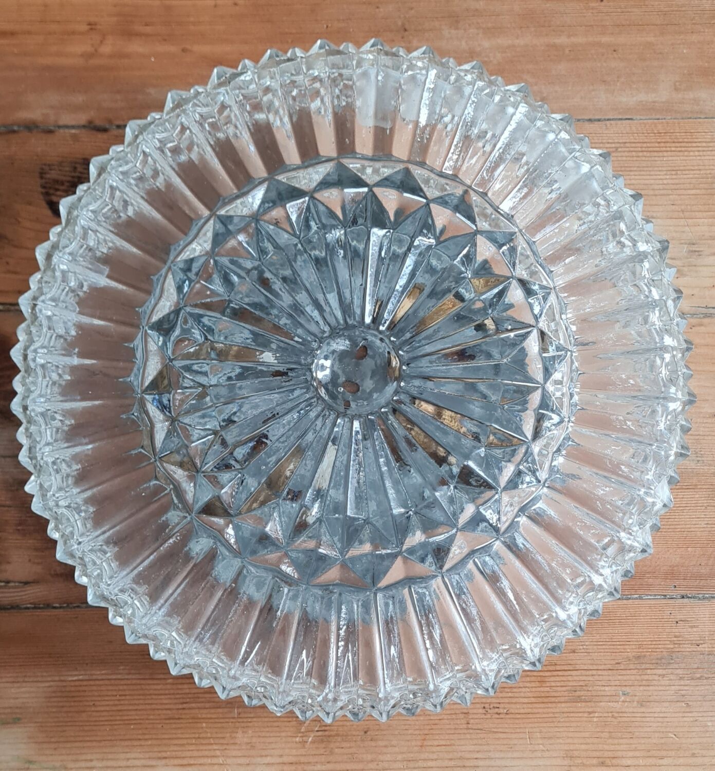 Plafonnier en verre ciselé