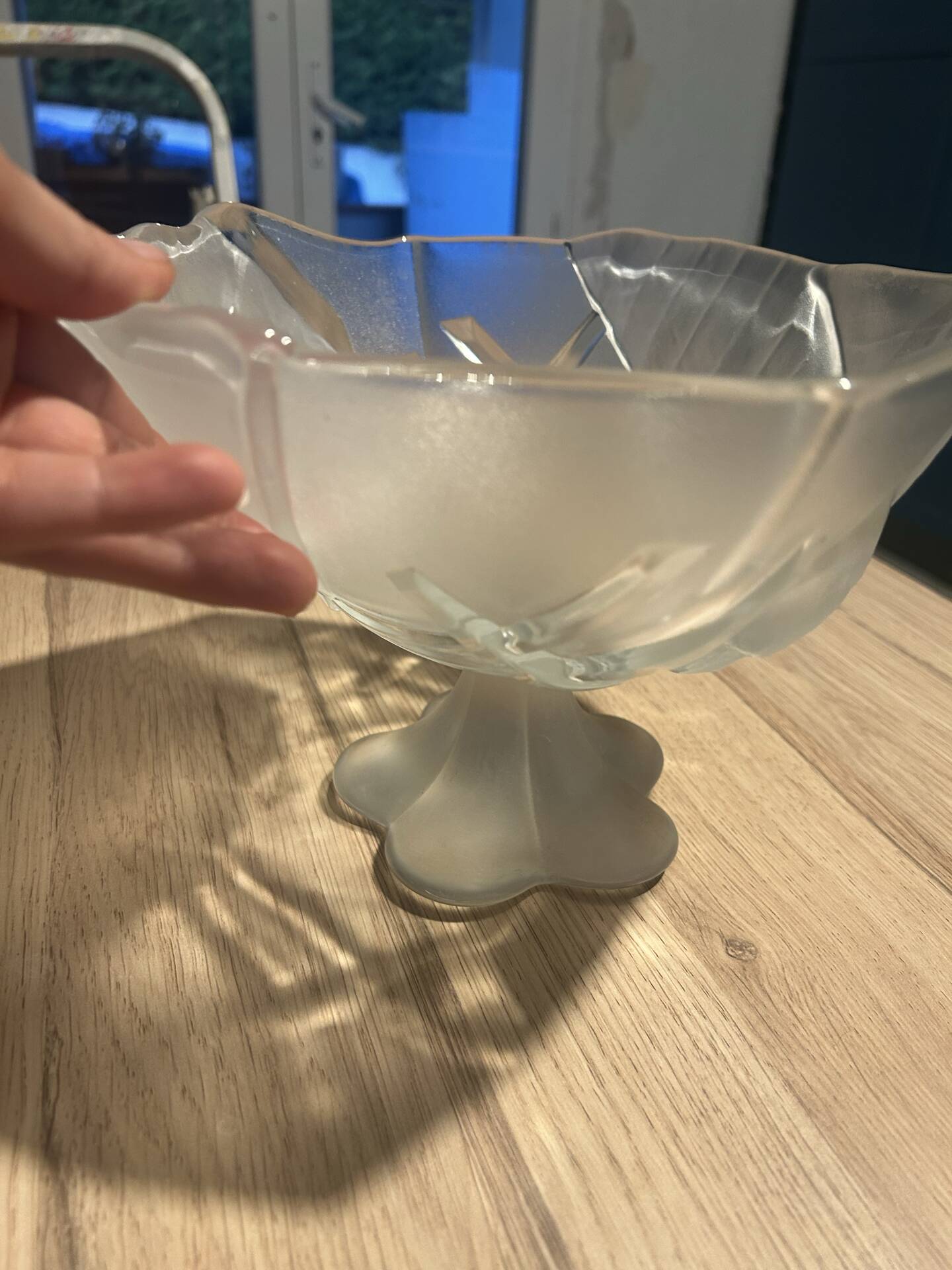 Pedestal bowl
