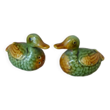 Ensemble salière et poivrière en forme de canards barbotine verts et jaunes vintage