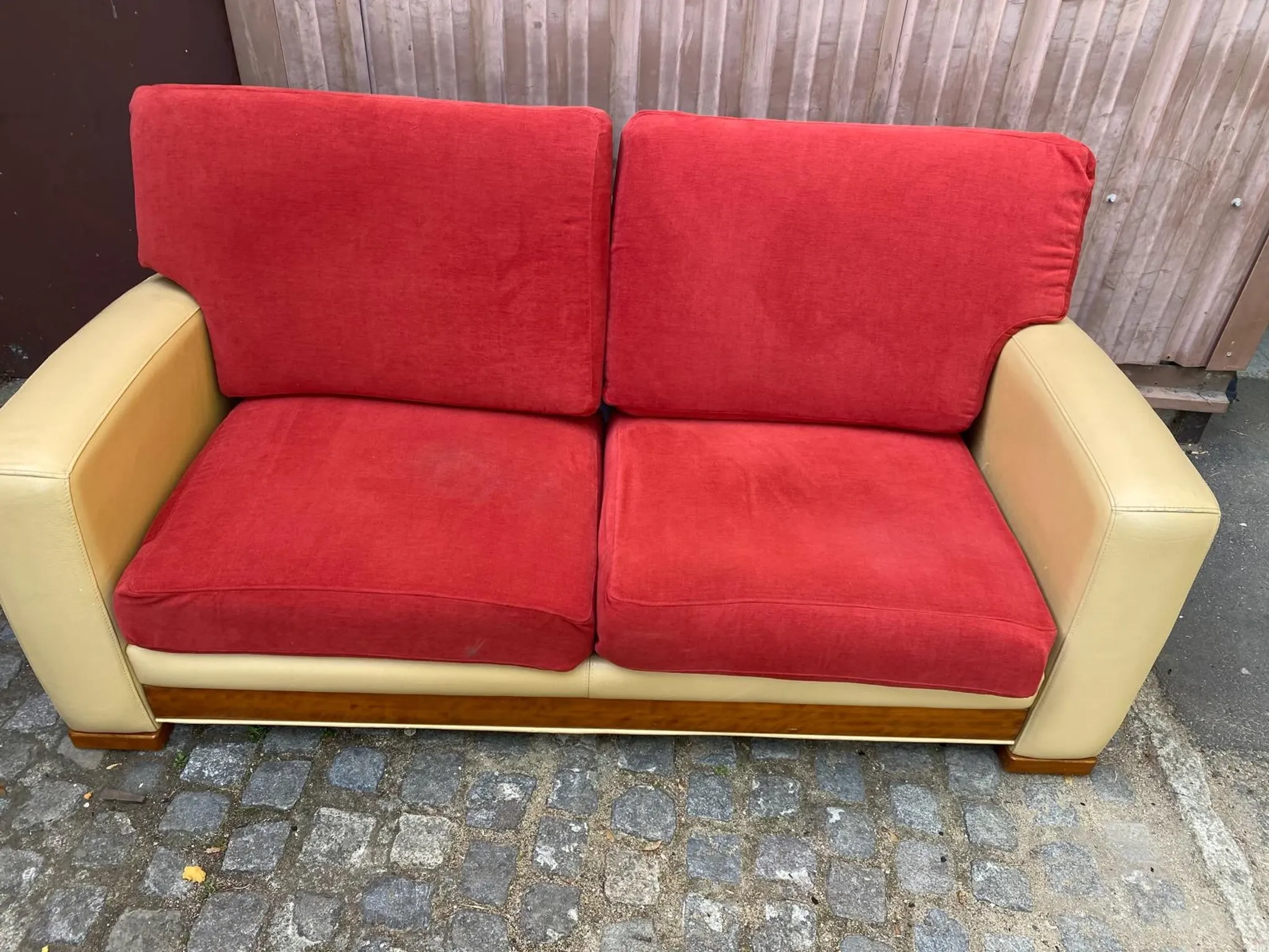 Art Deco 3-seater convertible sofa in genuine beige leather and red fabric from the 1980s.