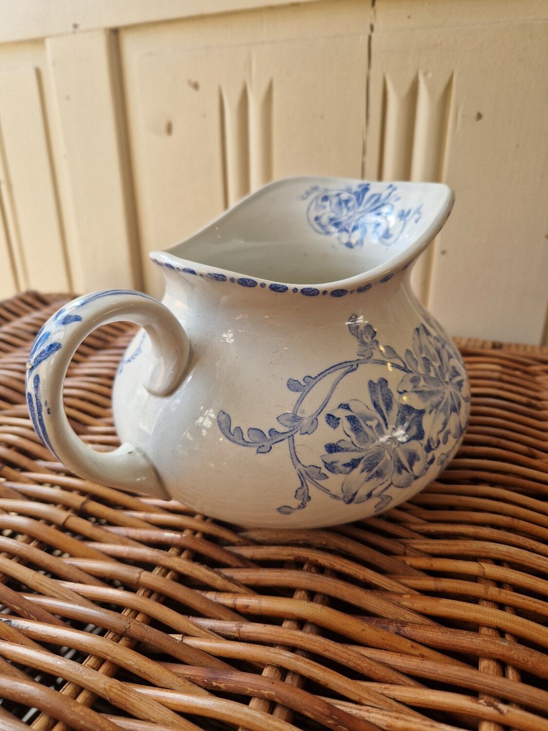 Art deco, broc pitcher iron earth bouquets creil montereau