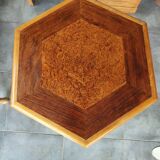 Pedestal table