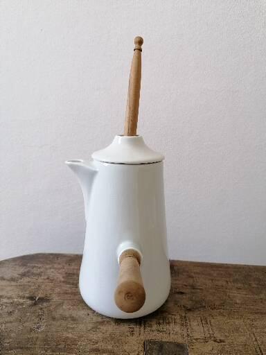 White porcelain chocolatier