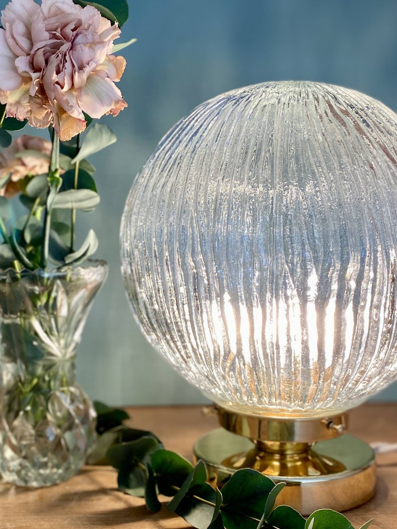 Vintage globe table lamp in ribbed glass