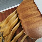 Very beautiful vintage hanger holder, including 7 matching hangers.