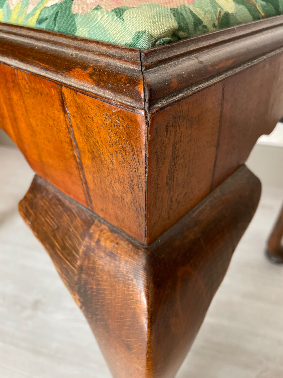 Wooden stool Chippendale