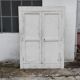 Ancienne armoire parisienne rustique patinée blanche en chêne et sapin