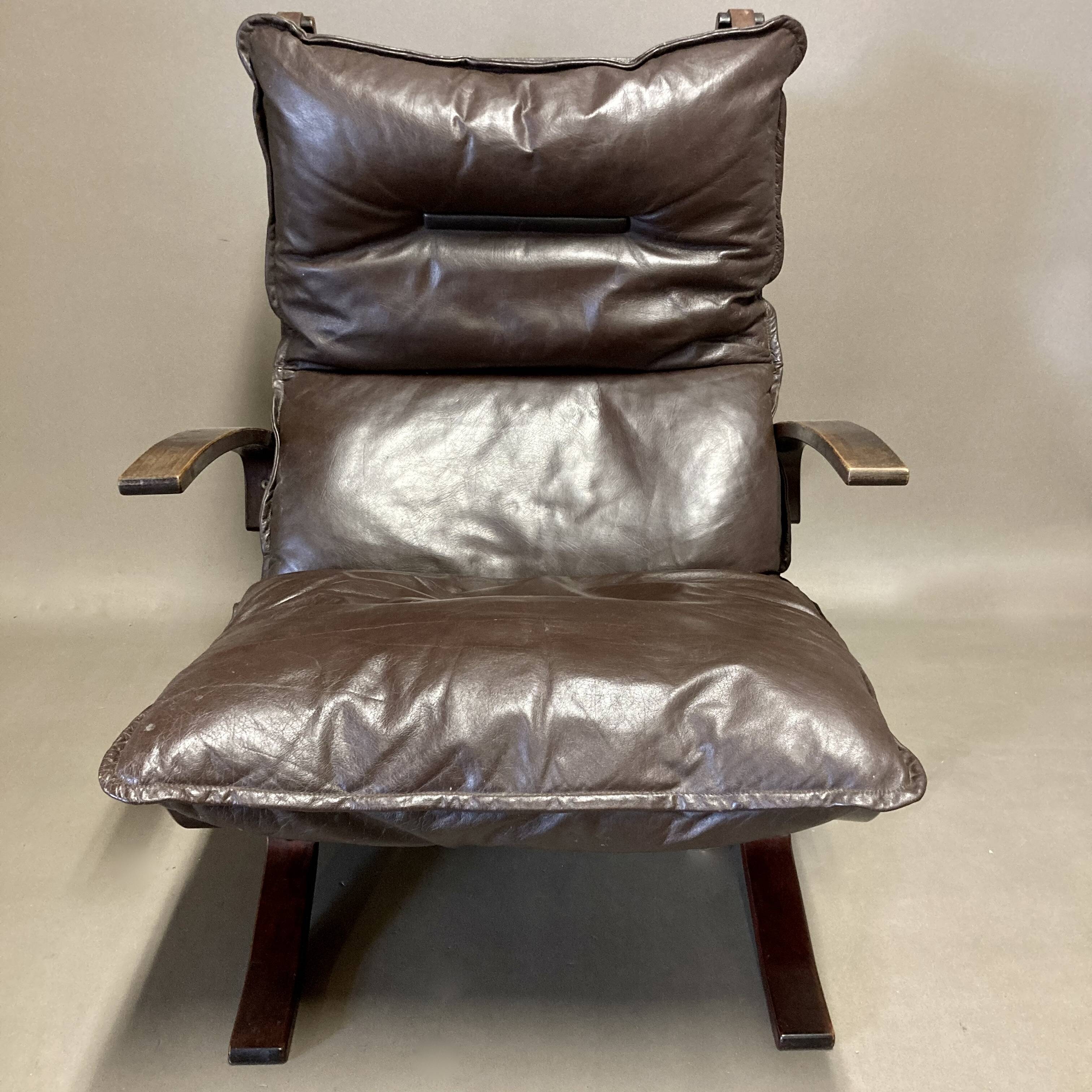 Fauteuil cuir 2 "design scandinave" 1950.