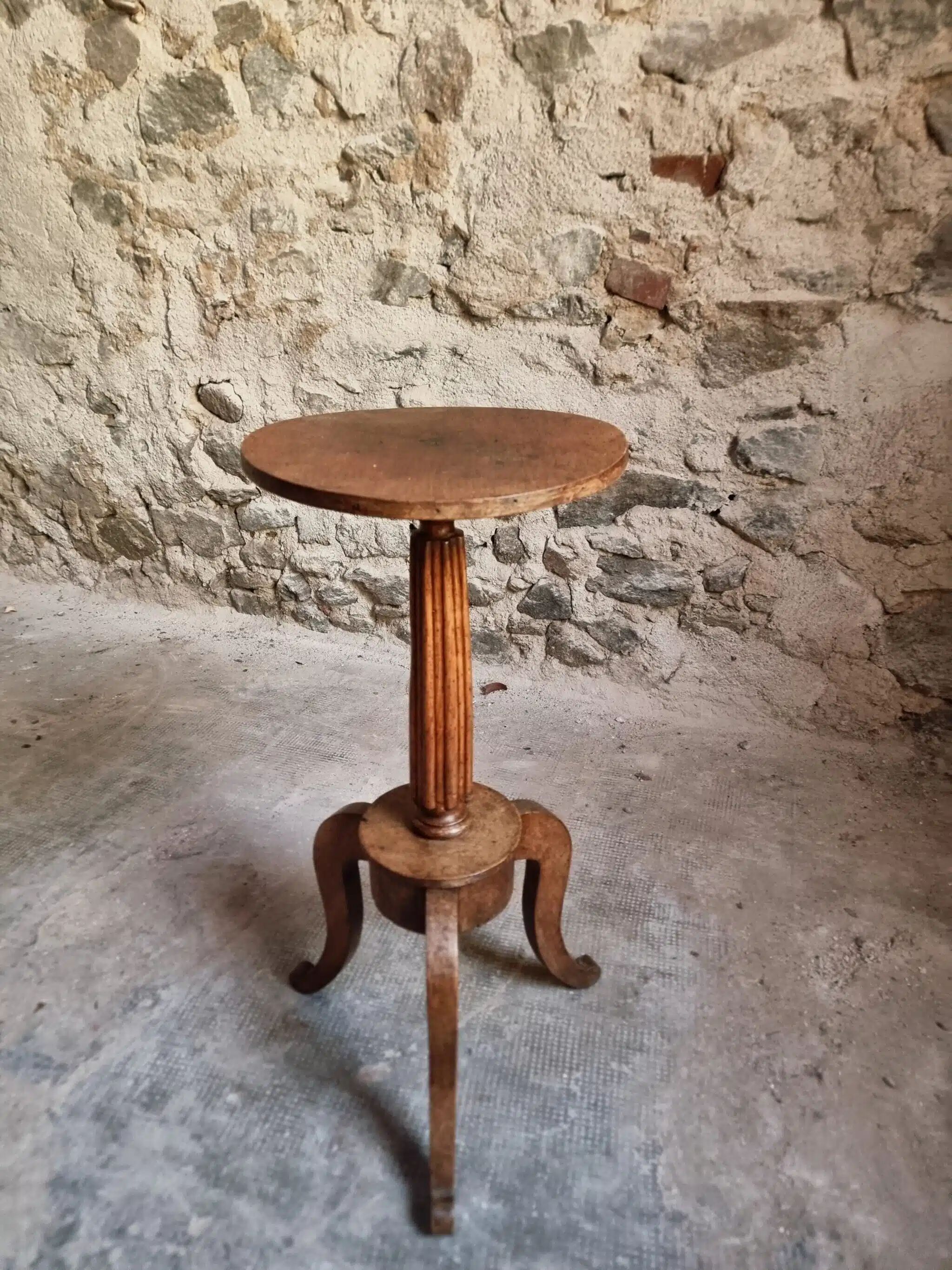 Louis XVI antique guéridon, round pedestal table, solid walnut, circa 1900.