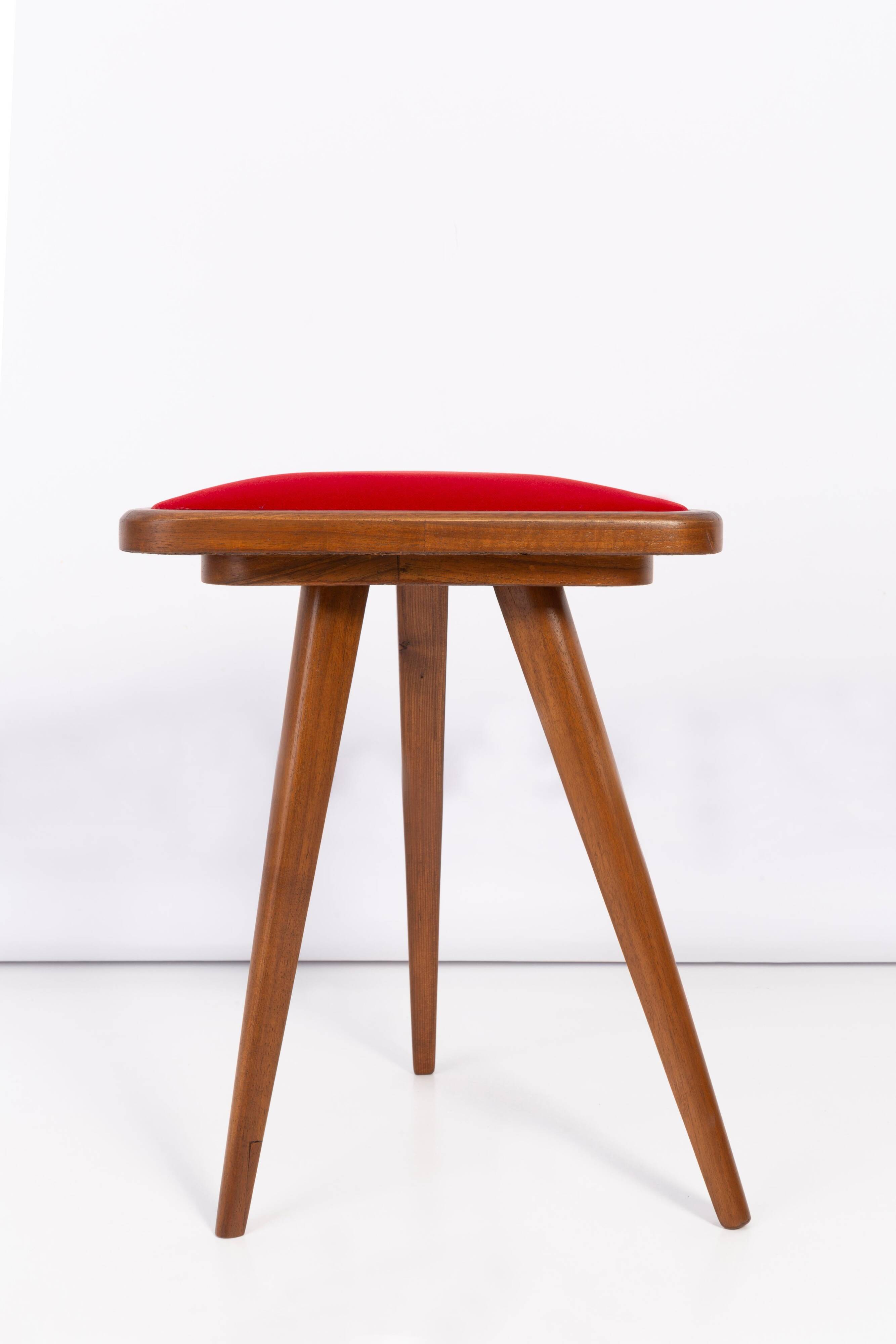 Set of two triangular red velvet stools from the 20th century, Europe, 1960s.