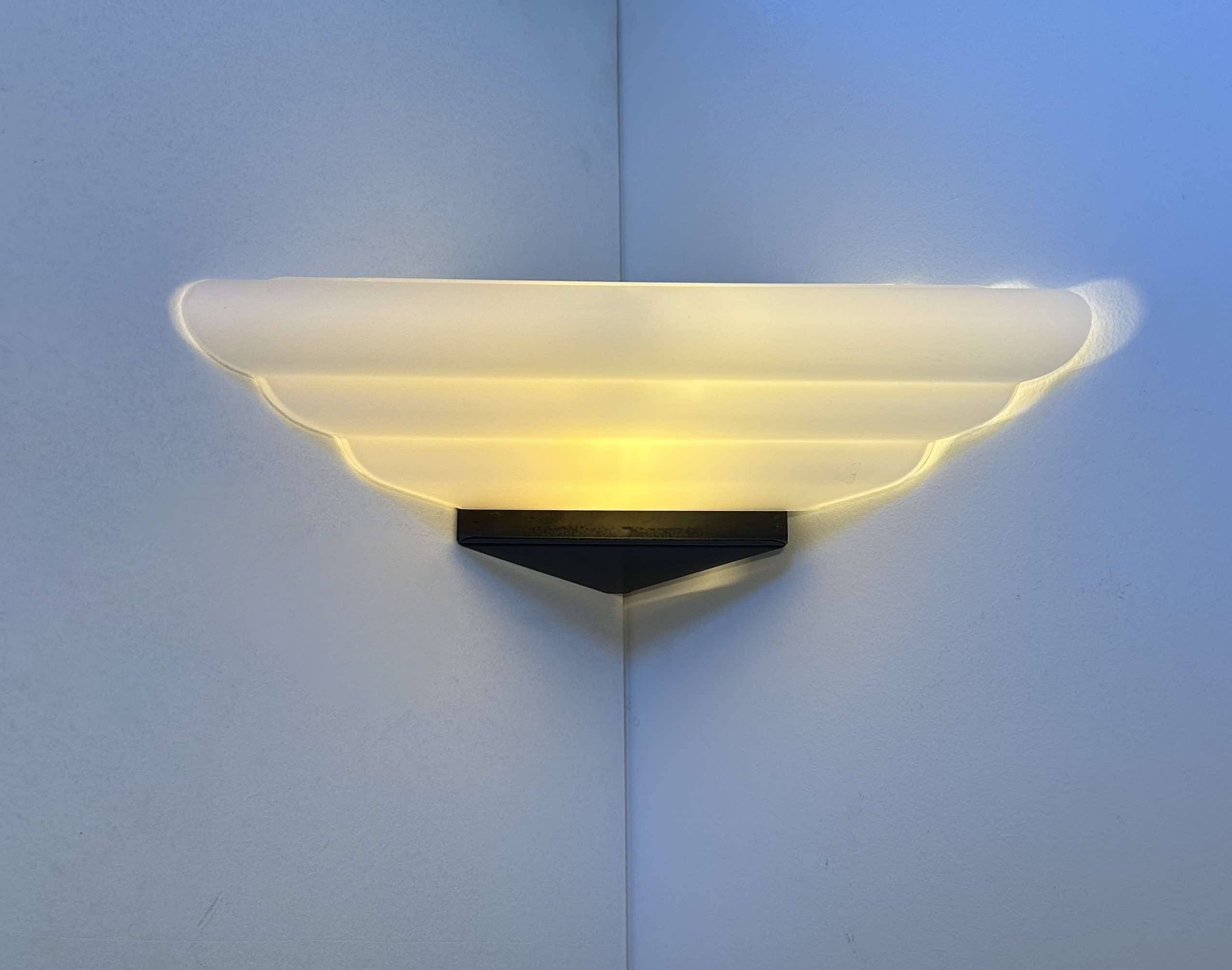 Vintage Murano opal glass corner wall lamp, by Vetri Italy 1970